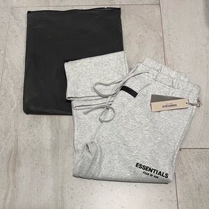 Essential SweatPants